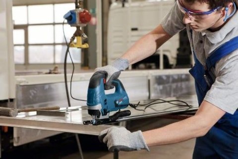 BOSCH.WYRZYNARKA 650W GST 90 BE