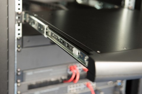 Konsola 19 LCD z touchpad KVM 8 portów 1U komplet kabli (8xDS-19231) klawiatura US