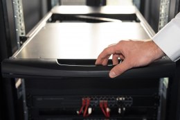 Konsola 19 LCD z touchpad KVM 16 portów 1U komplet kabli (16xDS-19231) klawiatura US