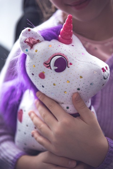 Maskotka interaktywna Playshifu Zeezee Jednorożec