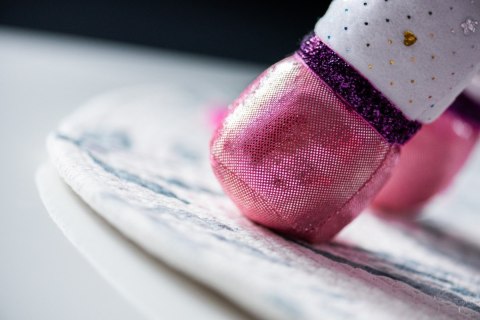 Maskotka interaktywna Playshifu Zeezee Jednorożec